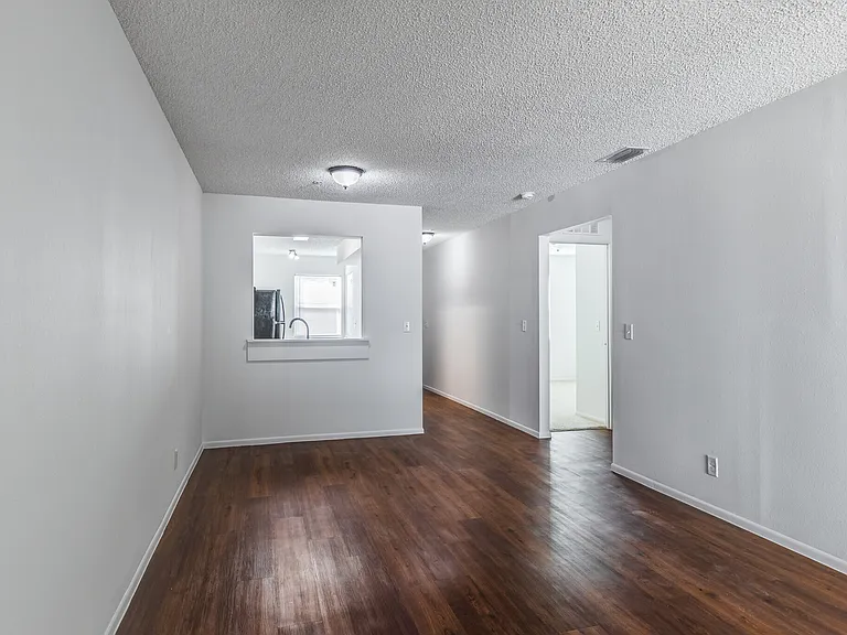 Timberland Apartments — Photo 5