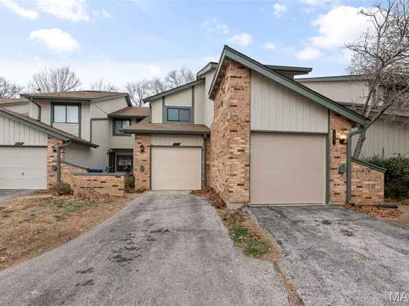 2041 Silent Spring Dr, Maryland Heights, MO 63043