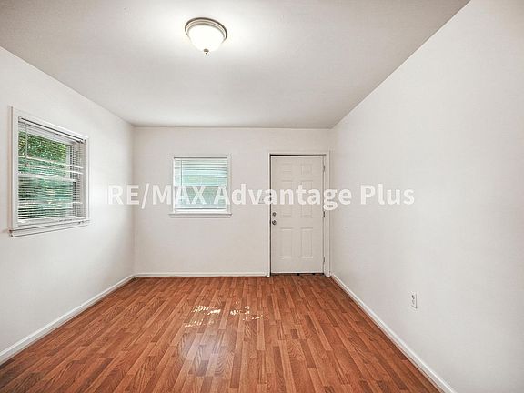 5th image of 424 Longwood Ave #A