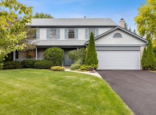 712 Wood Creek Ct, Island Lake, IL 60042