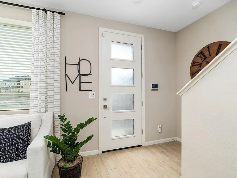 1108 Vanguard Way W — Photo 6