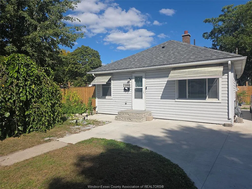 3 bed, $1,900 — Photo 1