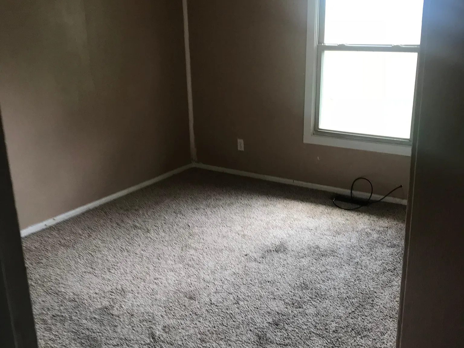2262 Vale Dr — Photo 2