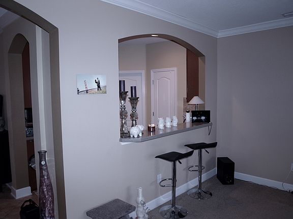 breakfast bar/family room