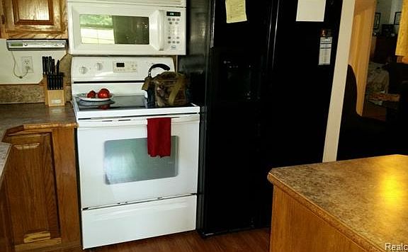 5th image of 27660 W Huron River Dr