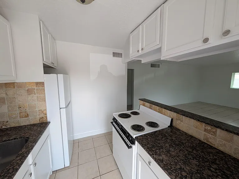 817 Lighthouse Dr #B — Photo 3
