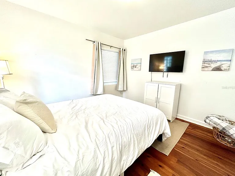 265 W Bay Ave — Photo 6