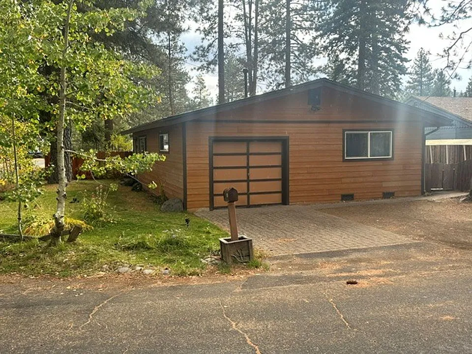 940 Patricia Ln