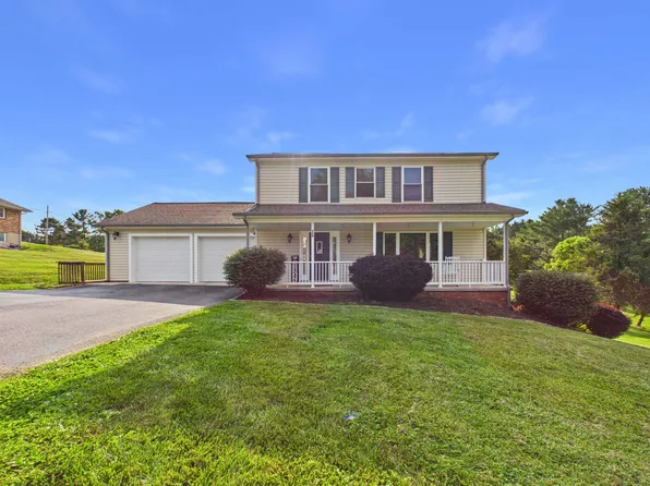 209 Rolling Hills Dr, Christiansburg, VA 24073