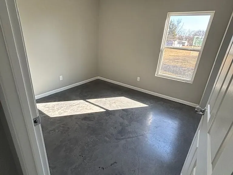 1300 W Mar Elm St — Photo 28