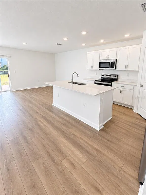 3 bed, 2.5 bath, 1405 sqft, $1,895 — Photo 3