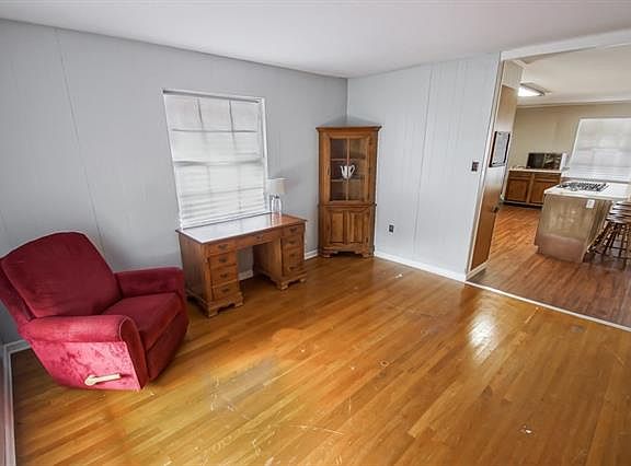 4th image of 3904 Taft Park