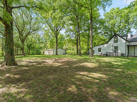 4th image of 2913 Old Caseyville Rd