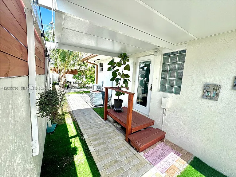 18701 Wentworth Dr — Photo 37