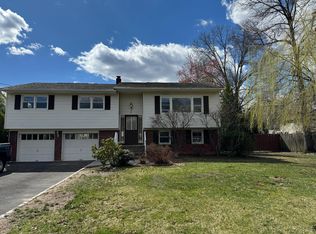 8 Phyldan Rd, East Hanover, NJ 07936