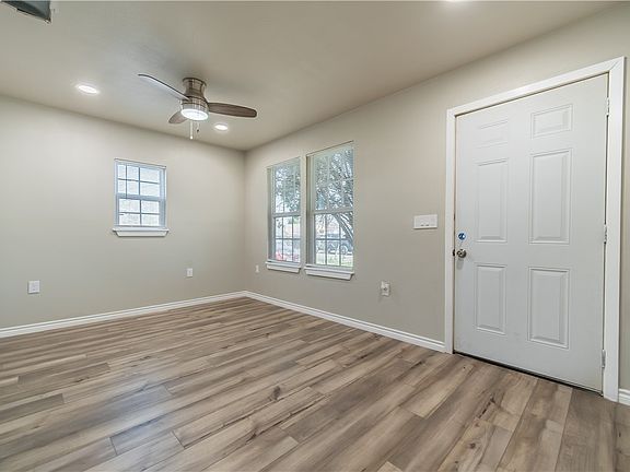 5th image of 3005 Houston Street