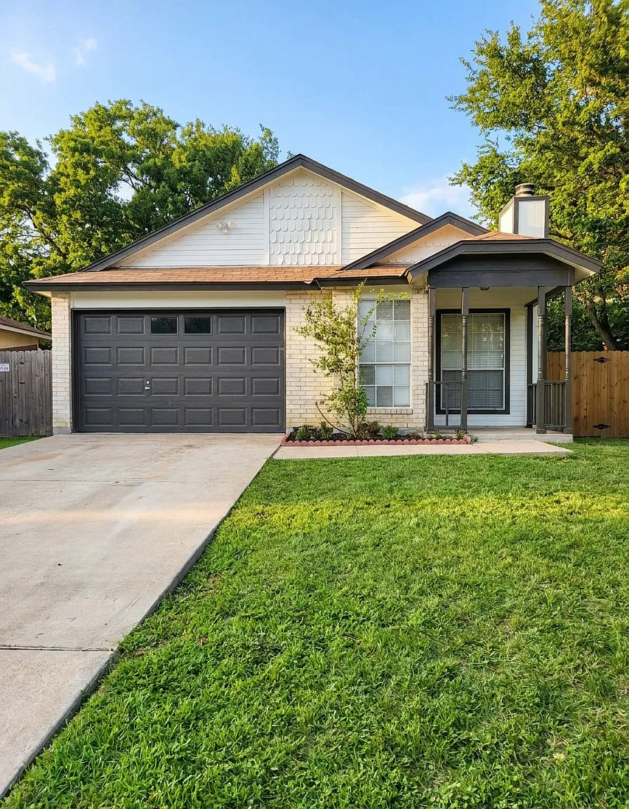 3 bed, 1042 sqft, $1,450 — Photo 1