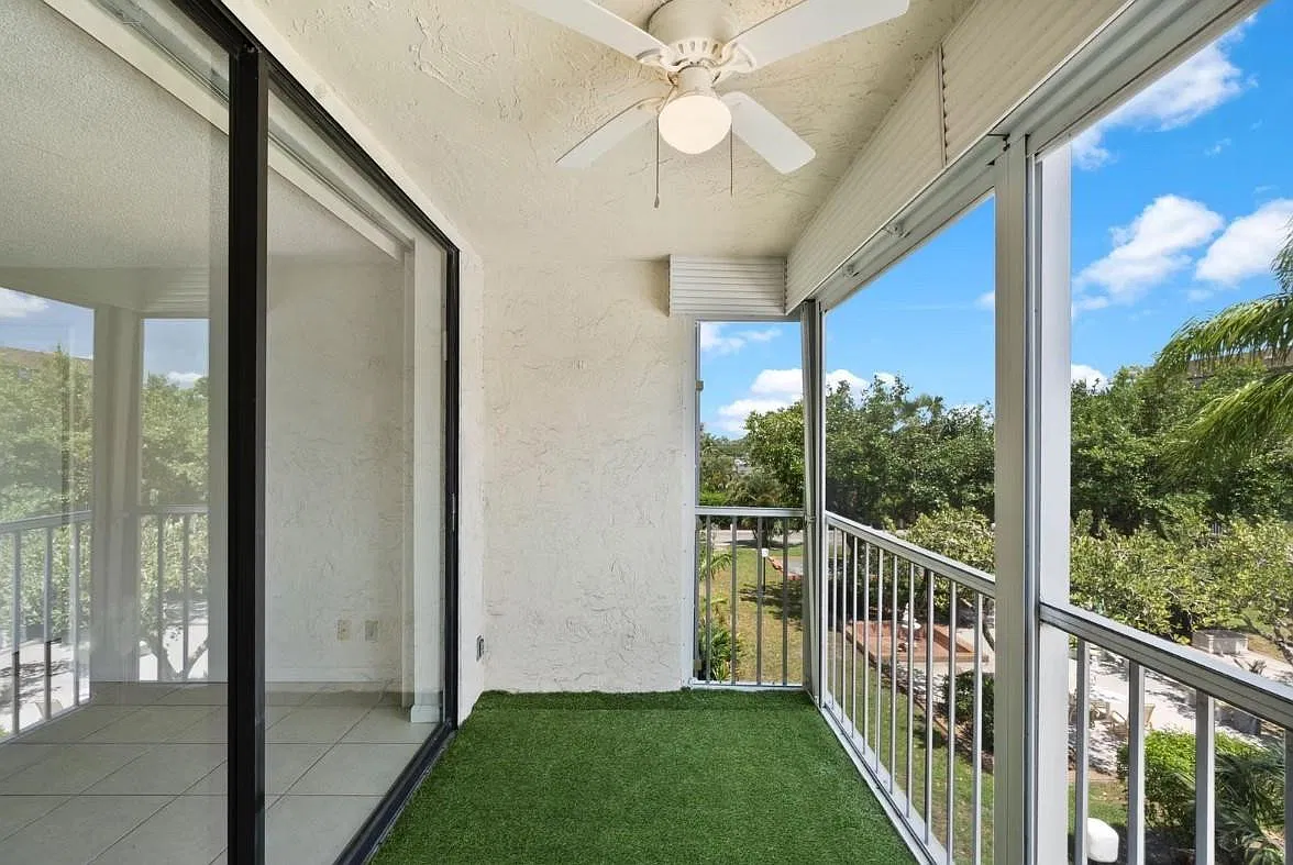2 bed, 2.0 bath, 954 sqft, $1,999 — Photo 3