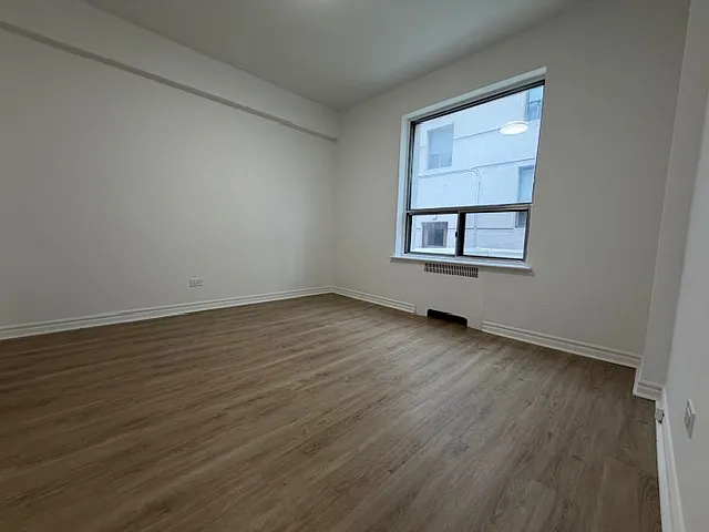 869 Avenue Rd — Photo 30
