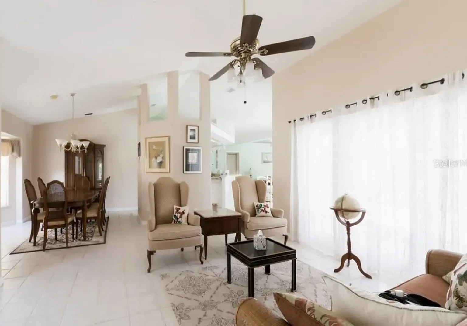 $5,495/month -- Beautifully Furnished Pool Home Seasonal Rental ** Lakefront Views ** Just minute... — Photo 2