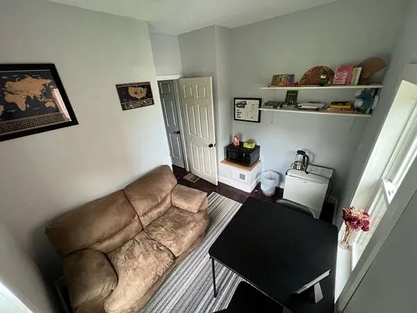 3 bed, 950 sqft, $2,000 — Photo 3