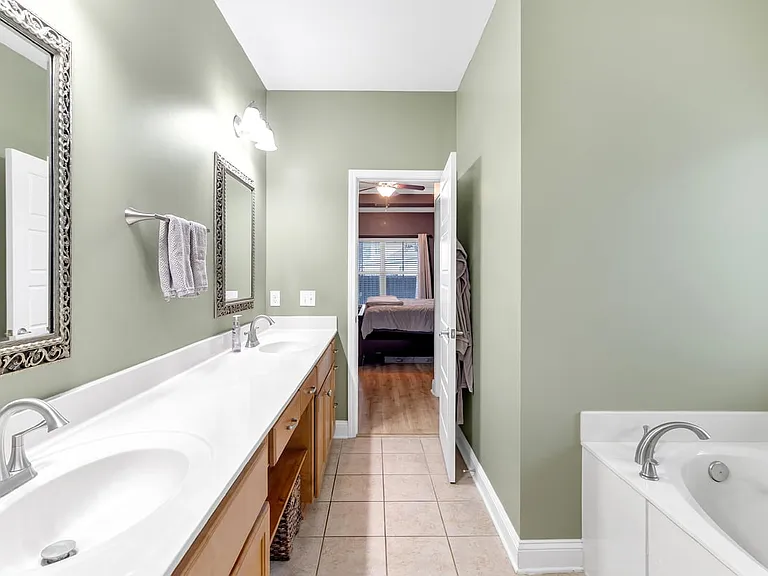 232 Cottonham Ct — Photo 52