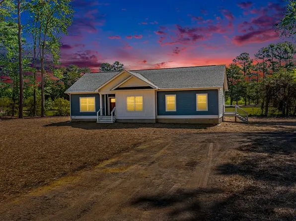 183 Shawnee Rd, Kilmarnock, VA 22482