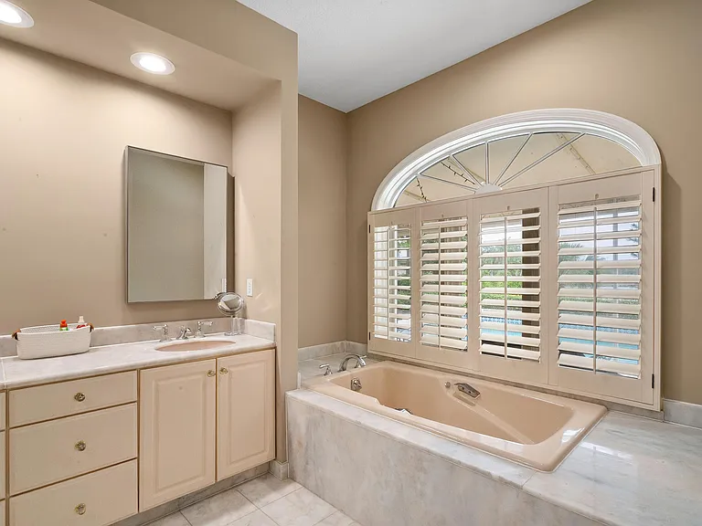 4381 SW Parkgate Blvd — Photo 30