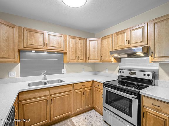 4th image of 1485 S Wickham Rd