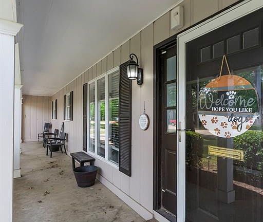 3rd image of 807 Sikes Ave
