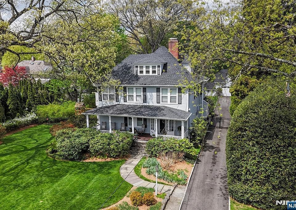 1st image of 208 Lincoln Ave