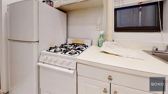 Rented by Bond New York | media 5