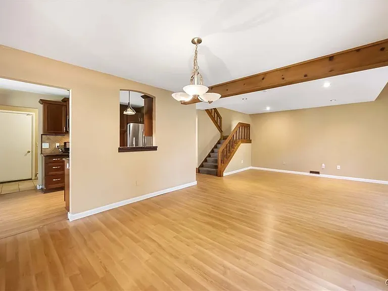 17 Jarvis Dr — Photo 3