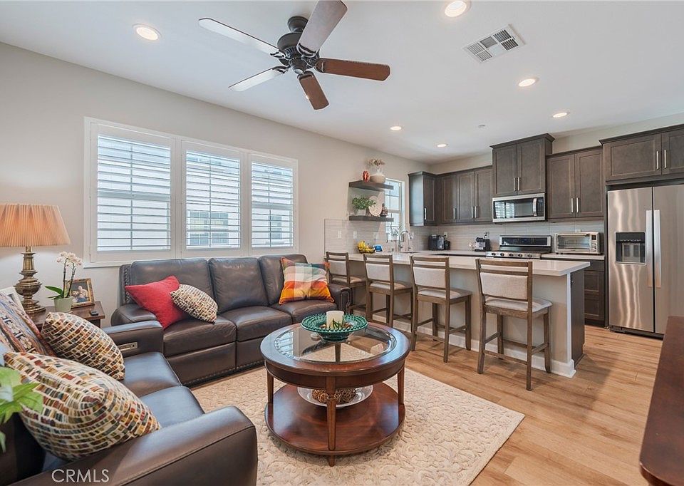 1st image of 102 Lantana Dr