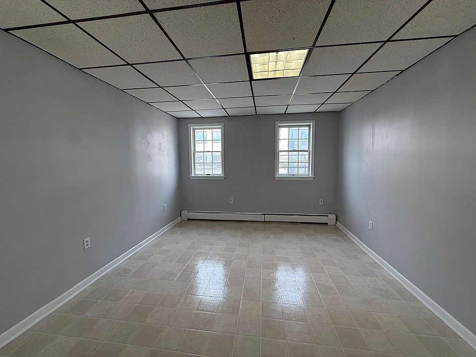 2nd image of 75 Broadway #29E