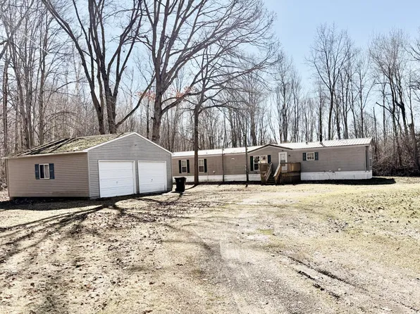 765 W Howard City Edmore Rd, Edmore, MI 48829