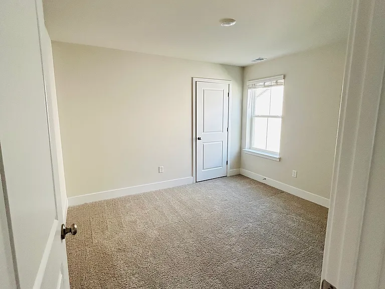 128 Wappinger Ter — Photo 14