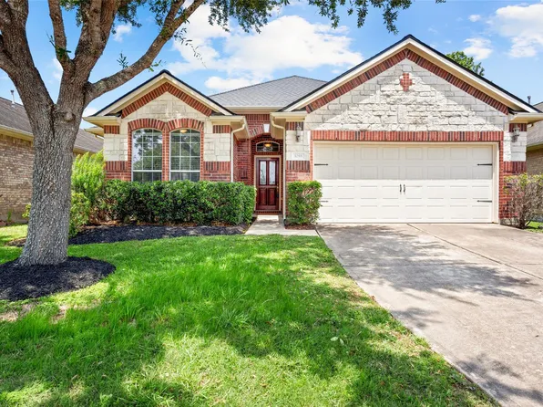 1055 Brigid Ct, Dickinson, TX 77539