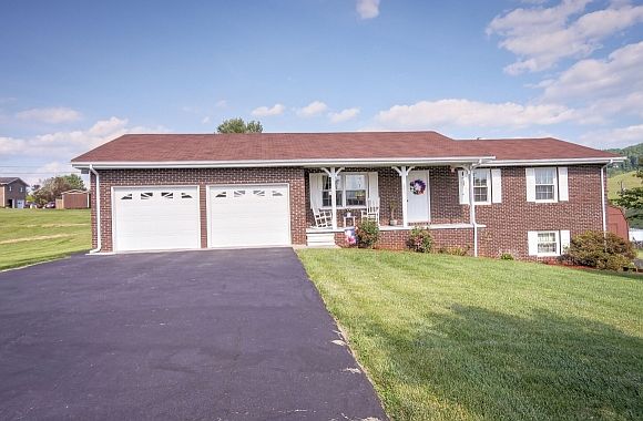 1st image of 225 Clairmont Cir