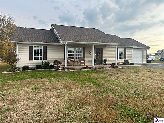 3rd image of 110 Carolyn Ln