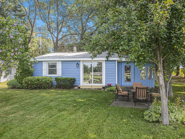 59196 Lakeshore Dr, Colon, MI 49040