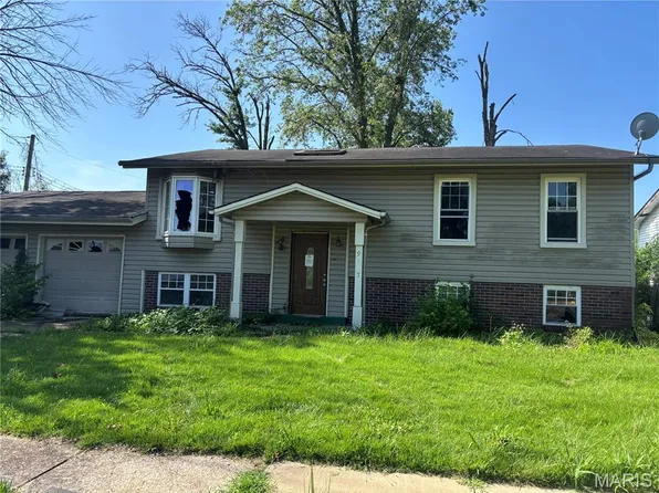 9507 Winkler Dr, Saint Louis, MO 63136