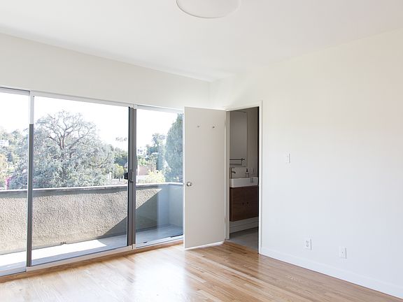 more photos on www.midcenturysilverlake.com