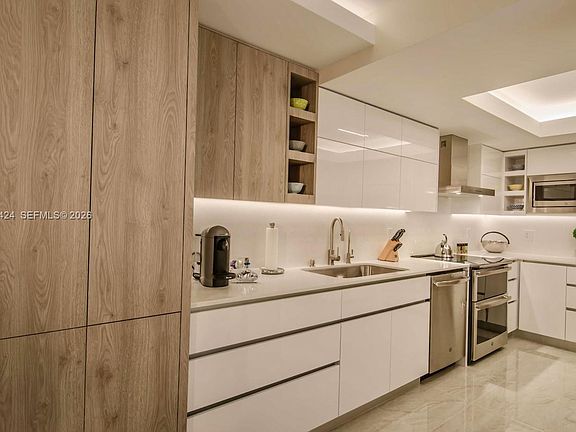 5th image of 900 Bay Dr APT 822