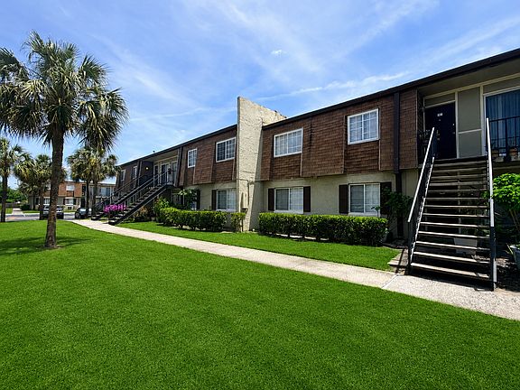 2nd image of 5505 N Himes Ave #2AL