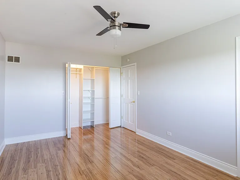 Grand Park Apartments — Photo 19