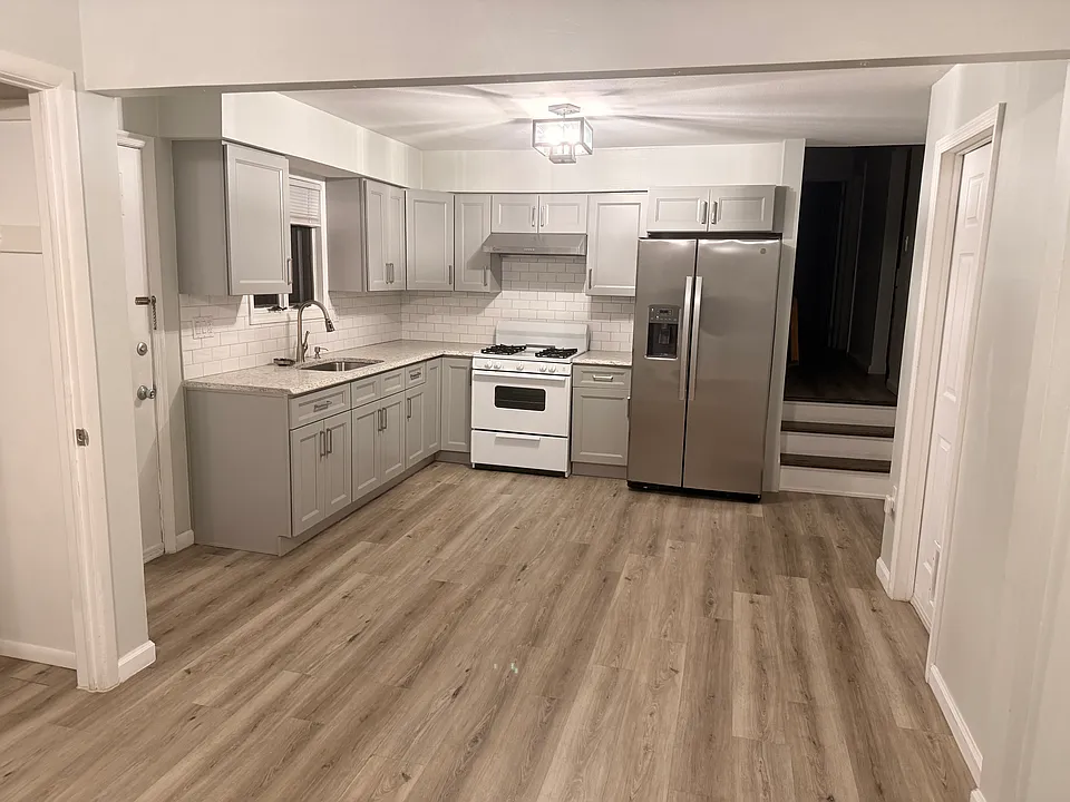 260 Graham Ave #1