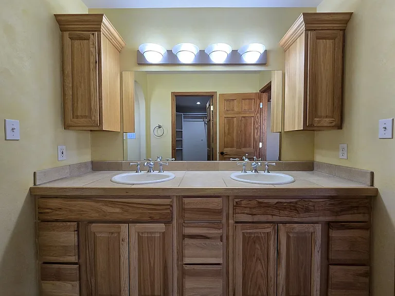 4 Alma Ct — Photo 16
