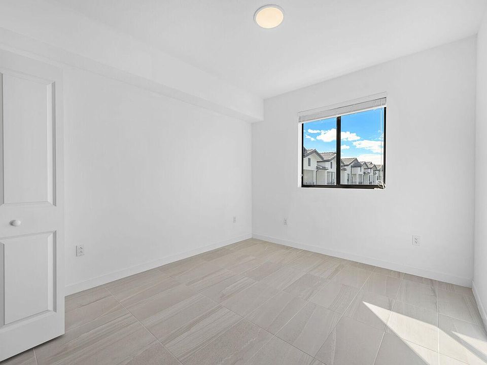 1st image of 418 NW 207th St Floor 101