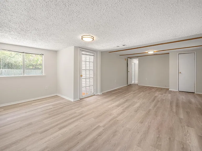 109 S Cedar St — Photo 10